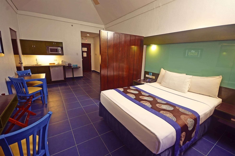 Suite, 1 Queen Bed with Sofa bed, Non Smoking, Beach View photo 1