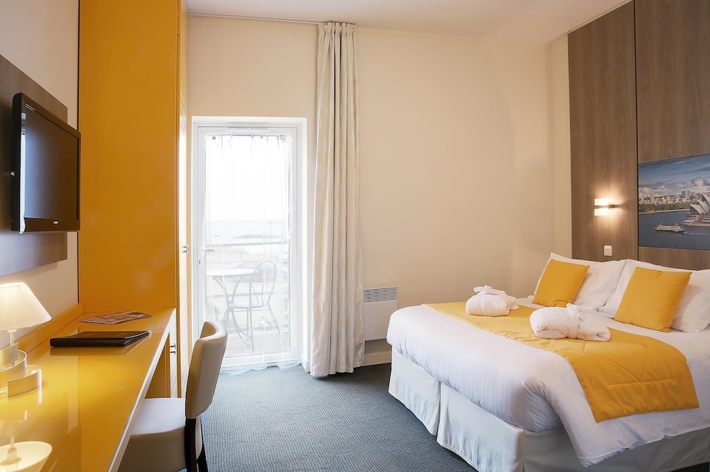 Superior Room, 1 Queen Bed, Non Smoking, Sea View (Twin bed on request) photo 2