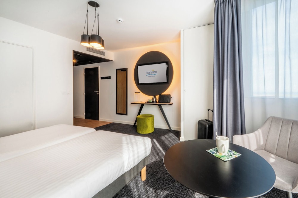 Standard Twin Room - Photo 1
