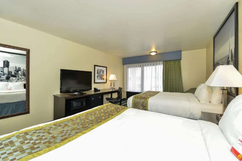 Standard Room, 2 Queen Beds, Non Smoking photo 3