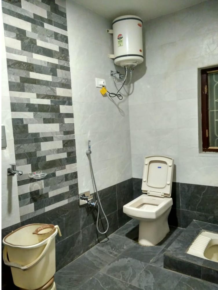 Deluxe Triple Room, City View photo 2