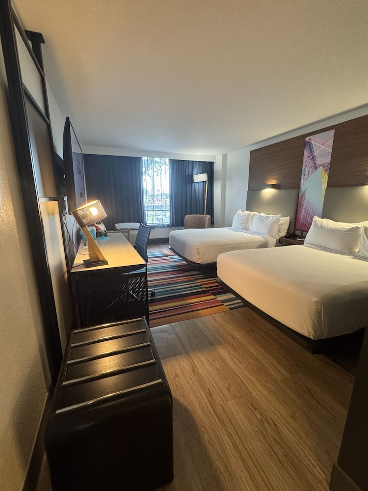Room, 2 Queen Beds - Photo 4