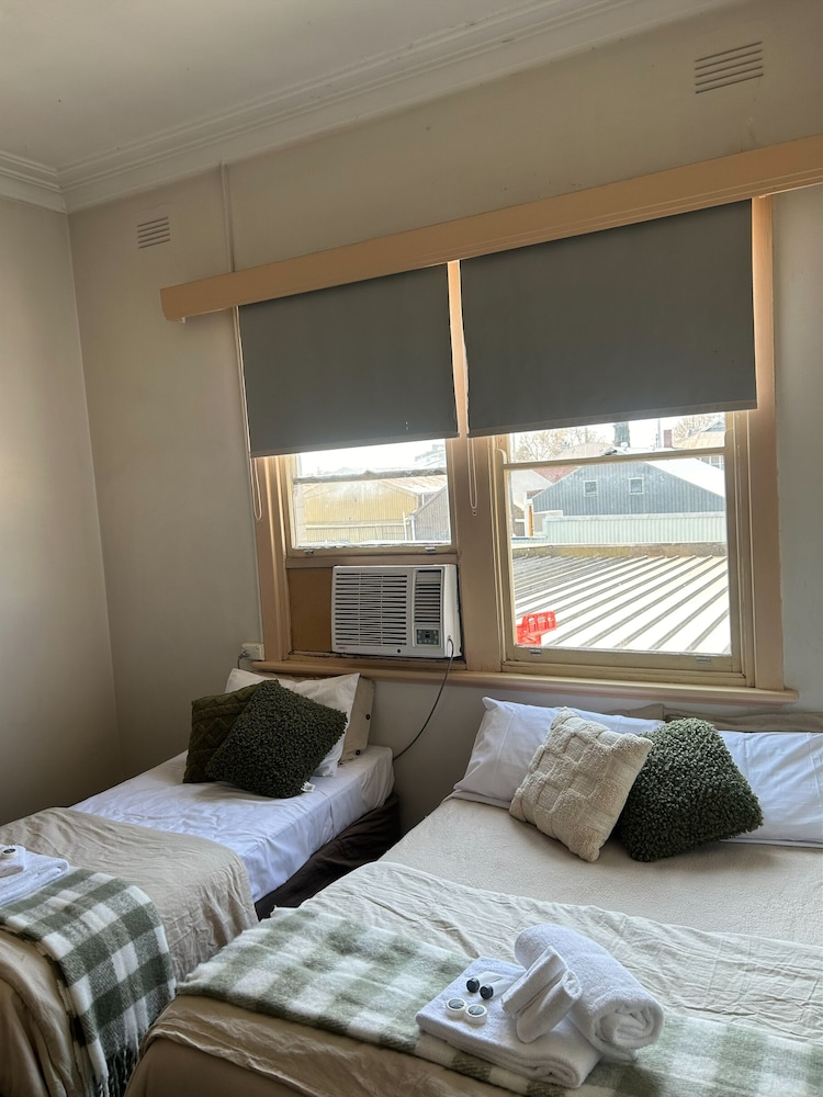 Standard Room, Non Smoking (Triple Ensuite Room) photo 1