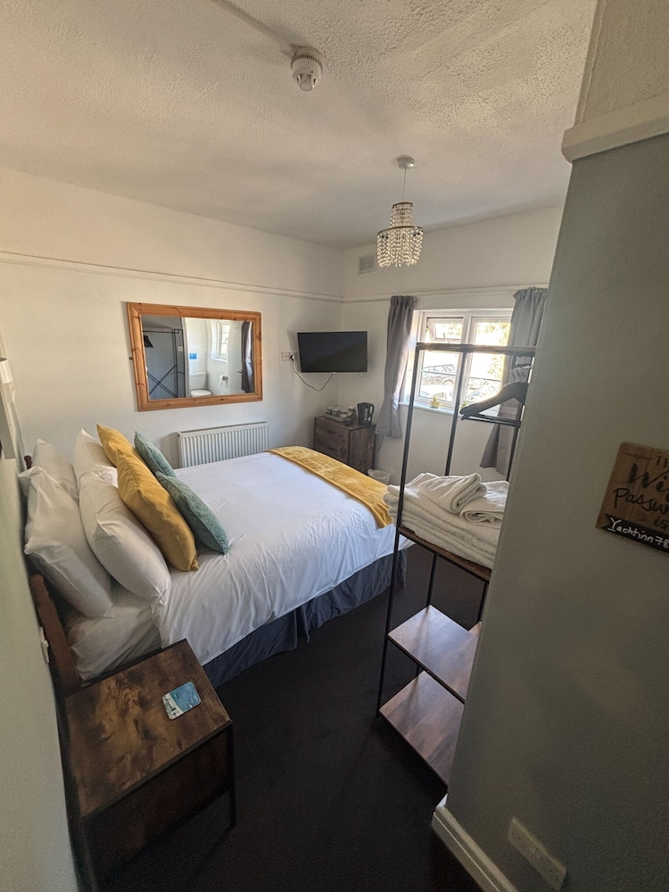 Double Room (Room 8)