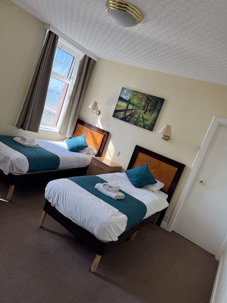 Standard Twin Room - Photo 3