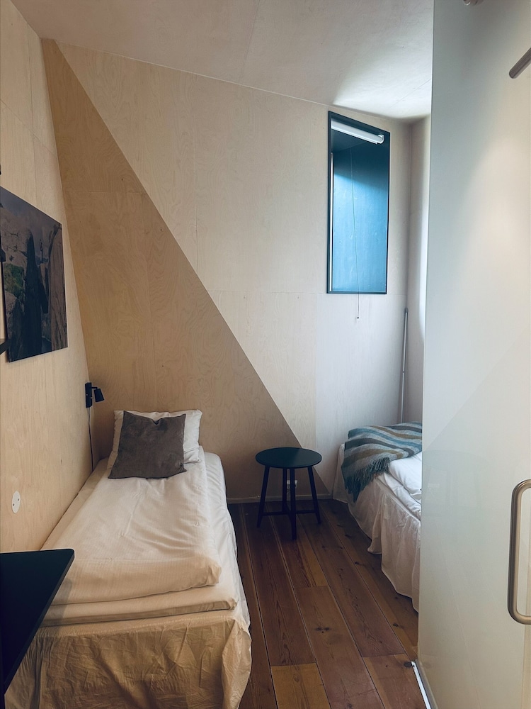 Basic Twin Room photo 2
