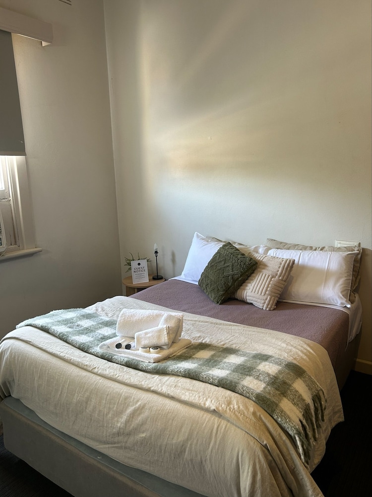 Standard Room, Non Smoking (Double/Twin Ensuite Room) photo 1