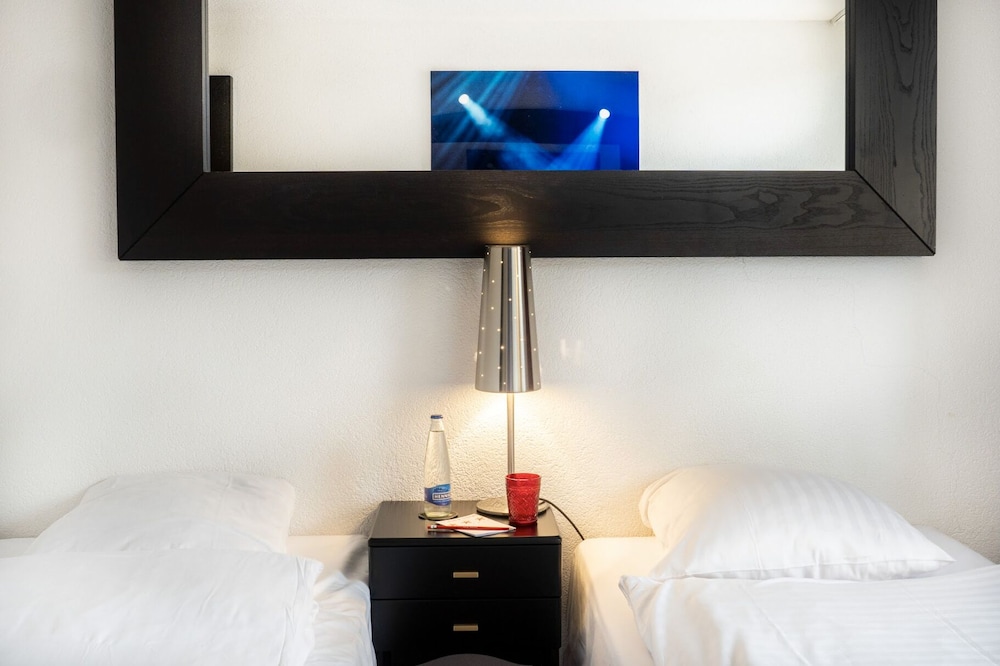 Standard Room - Photo 11