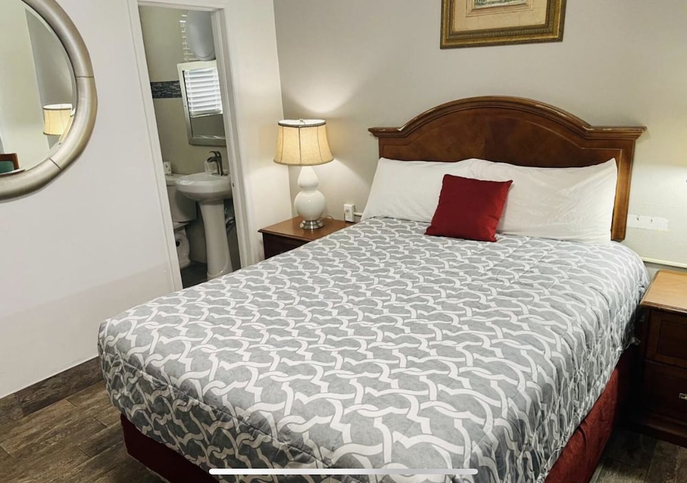 Standard King Room photo 2