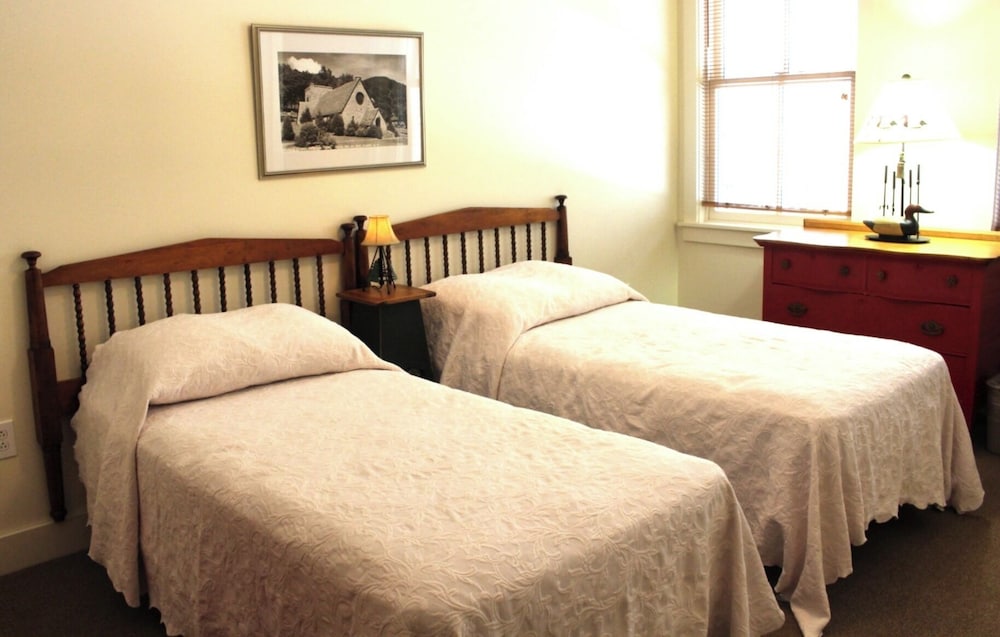 Classic Twin Room, 2 Twin Beds, Courtyard View