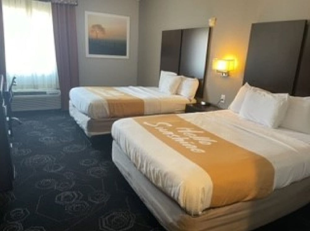 Standard Room, 2 Queen Beds - Photo 1