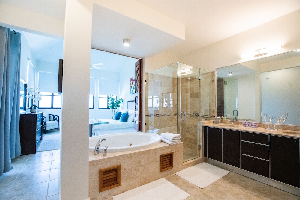 Luxury Penthouse, 4 Bedrooms, Balcony, Ocean View photo 2