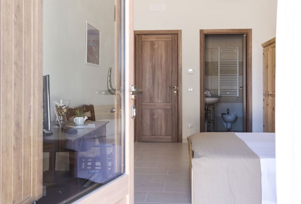 Basic Double Room, 1 Queen Bed (tre) photo 3