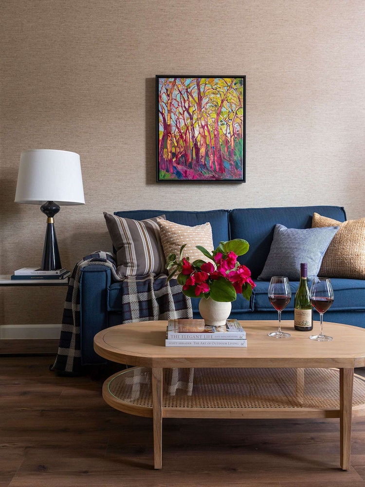 Estate Suite - Photo 6