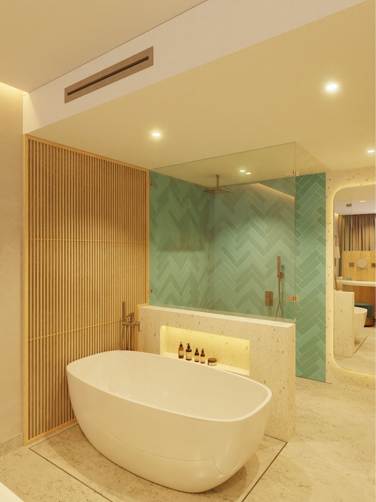 Junior Suite, Oceanfront (Swim-Up) photo 3