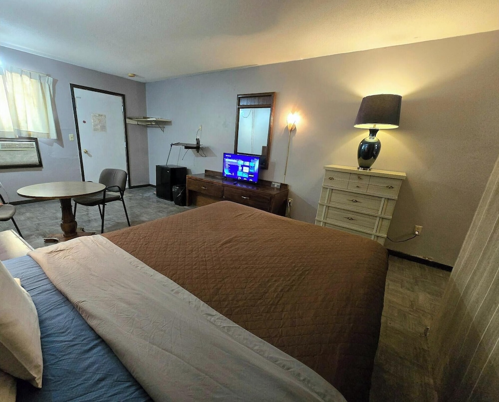 Room, 1 Queen Bed, Non Smoking - Photo 4