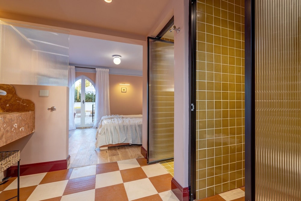 Twin Room, Balcony - Photo 4
