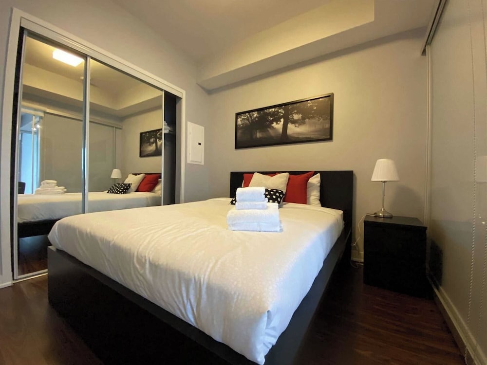 City Apartment, 3 Bedrooms, 2 Bathrooms