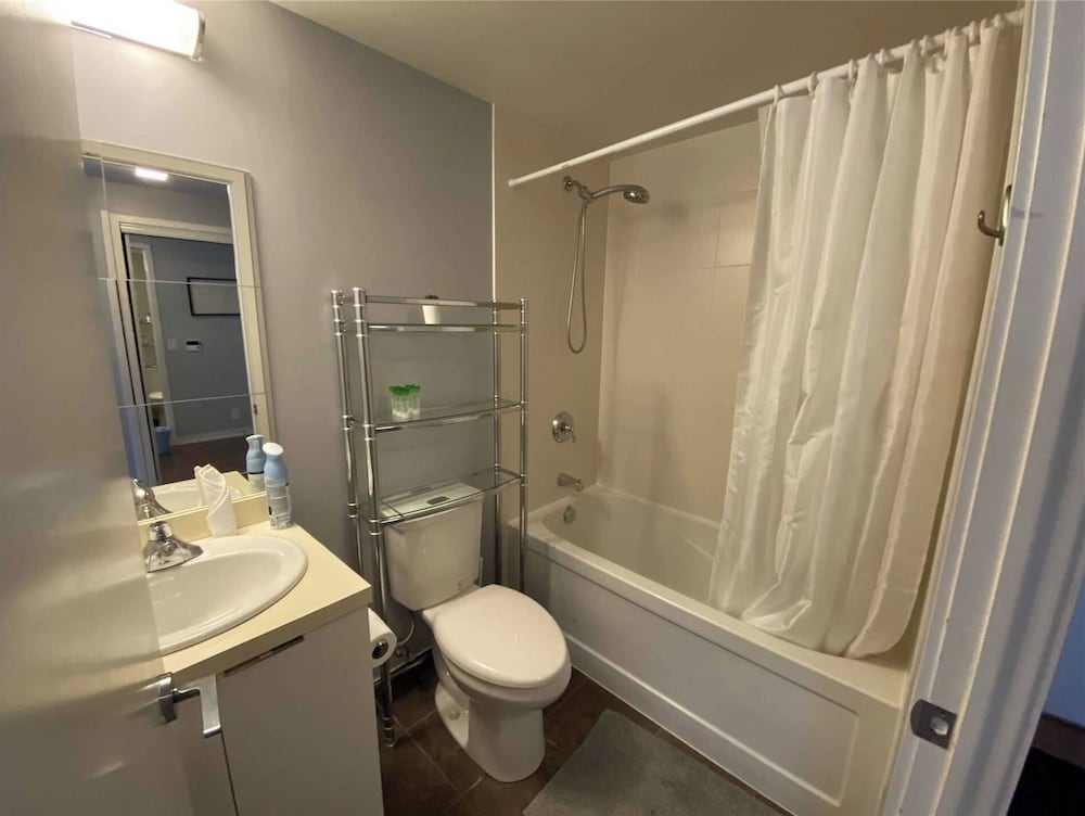 City Apartment, 3 Bedrooms, 2 Bathrooms