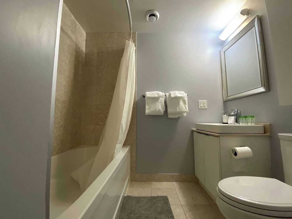 City Apartment, 3 Bedrooms, 2 Bathrooms thumbnail 6