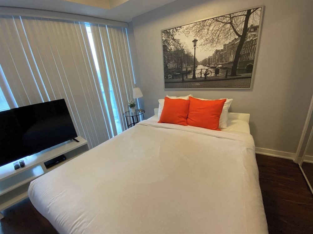City Apartment, 3 Bedrooms, 2 Bathrooms