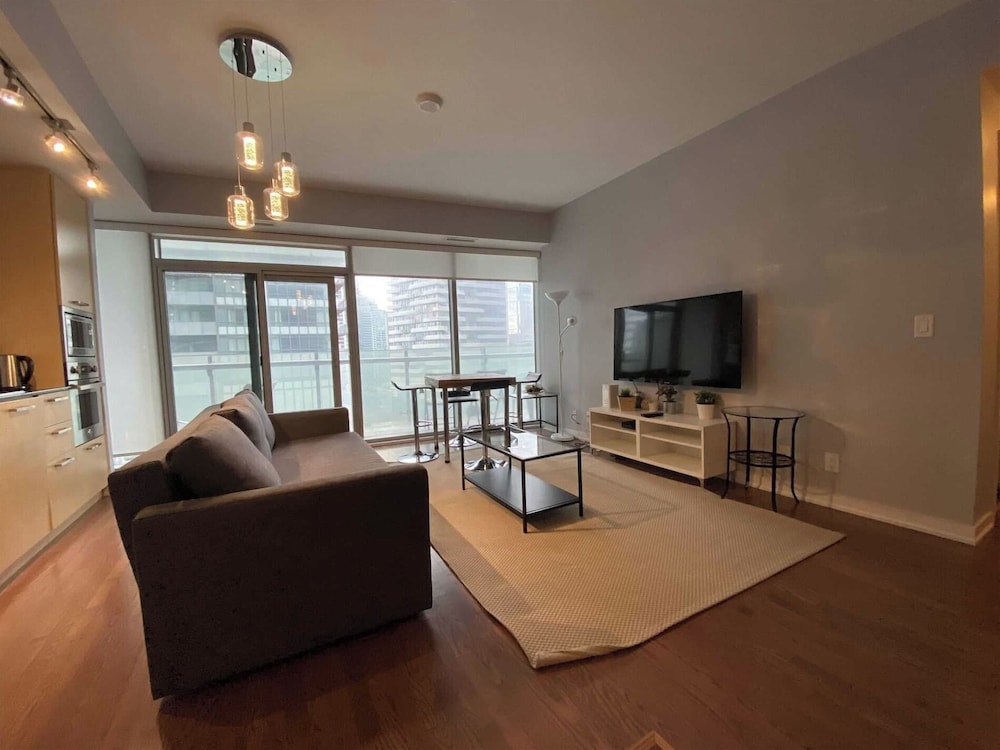 City Apartment, 3 Bedrooms, 2 Bathrooms thumbnail 6