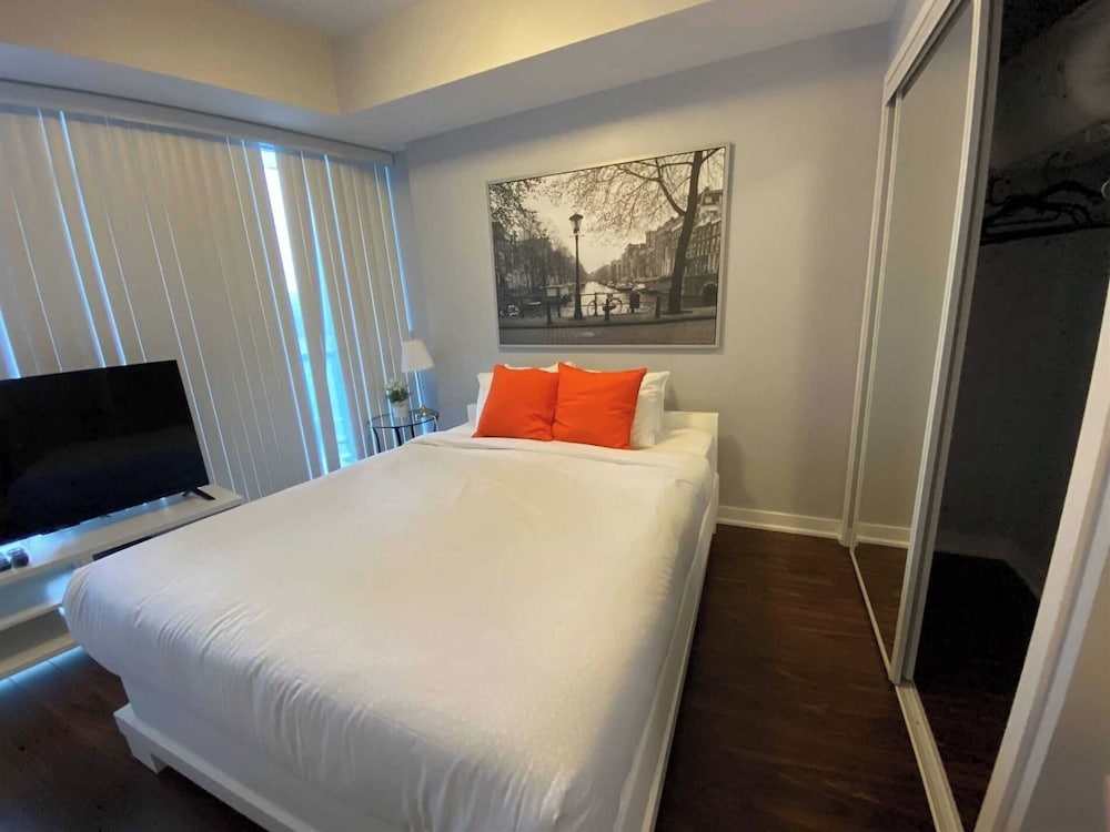 City Apartment, 3 Bedrooms, 2 Bathrooms