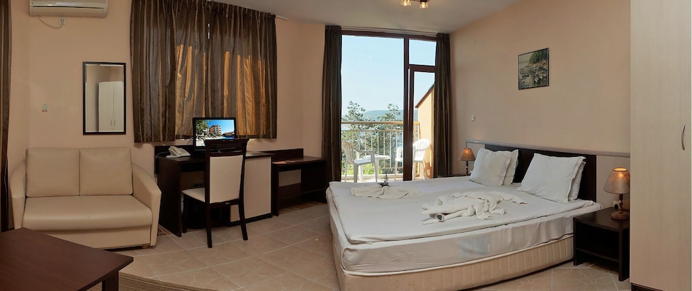 Basic Suite, Balcony, Park View photo 1