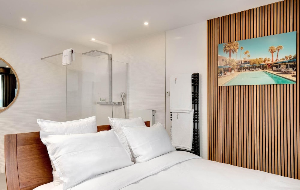 Standard Room, 1 Queen Bed, Sea View - Photo 3