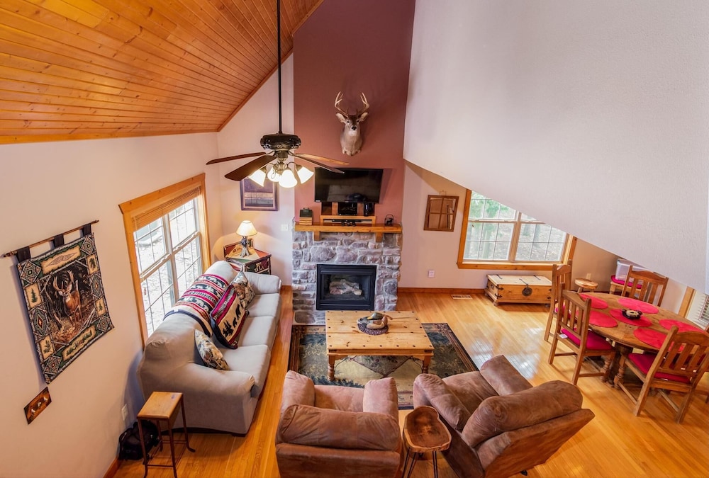 Condo (Bear Cabin Getaway - Close to SDC - F) photo 2