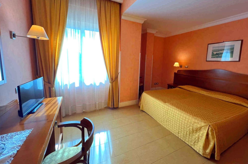Economy Double Room Single Use photo 2