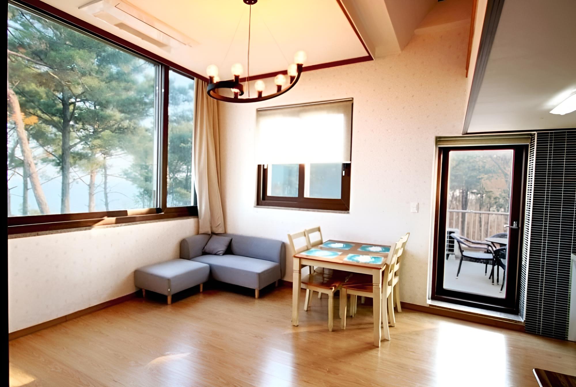 Room (B203 (duplex)) - Photo 5