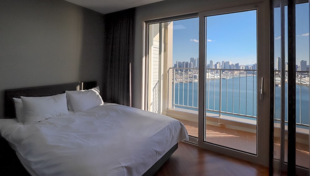 Family Room, Non Smoking, Lake View