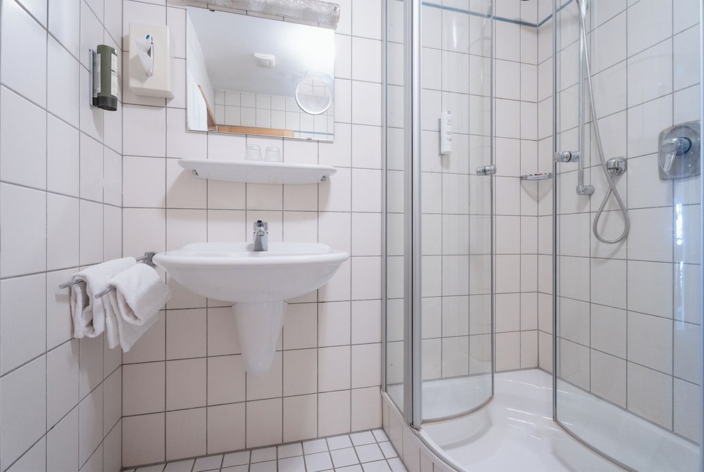 Standard Double or Twin Room photo 1