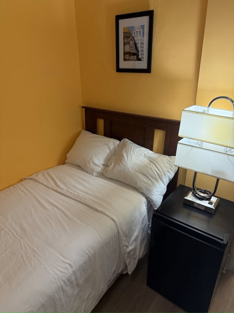 Premium Twin Room, Full Bath with Shower