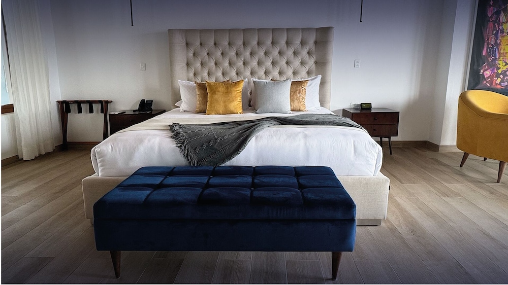 Suite, 1 King Bed, Mobility Accessible, Resort View photo 1
