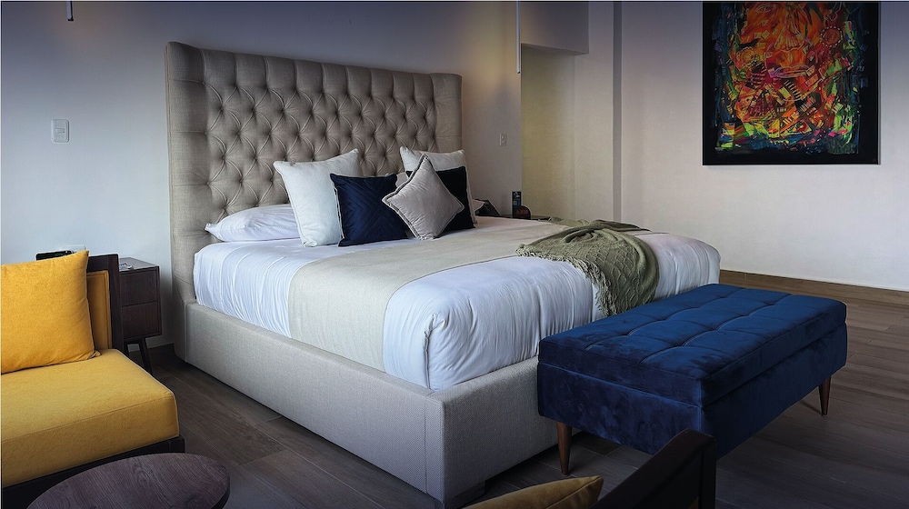 Suite, 1 King Bed, Mobility Accessible, Resort View photo 3