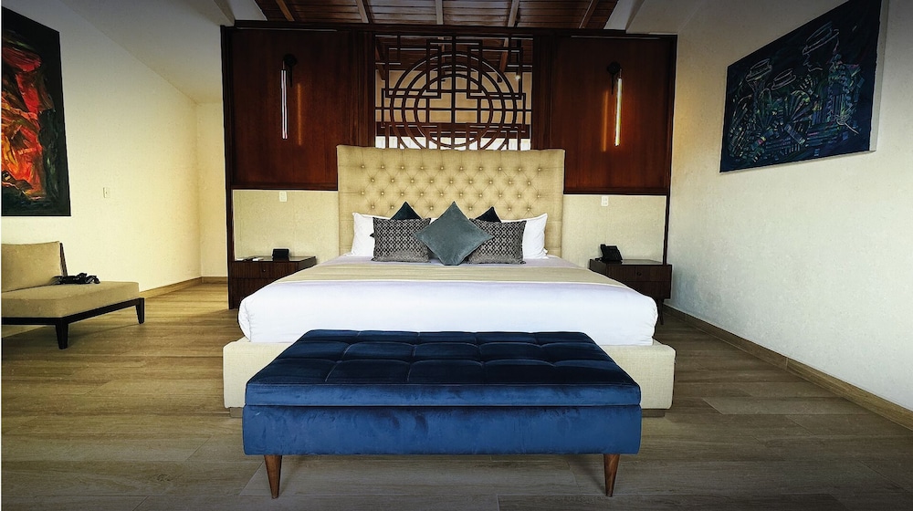 Luxury Suite, 1 King Bed, Mobility Accessible, Resort View photo 1