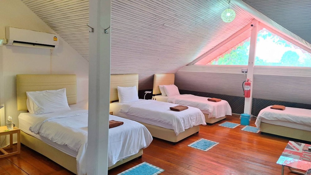 6-Bed Dormitory photo 3