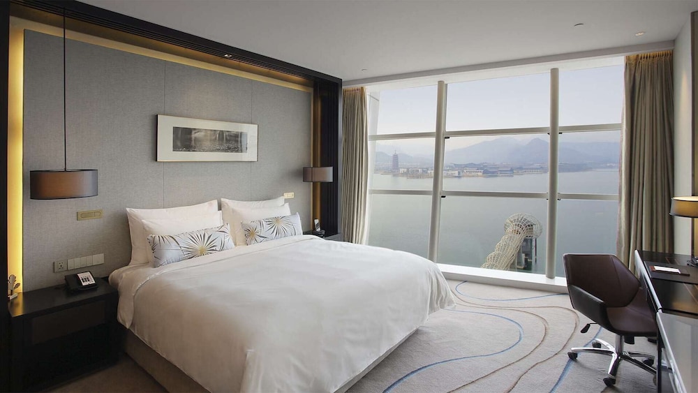 Standard Room, Lake View photo 3