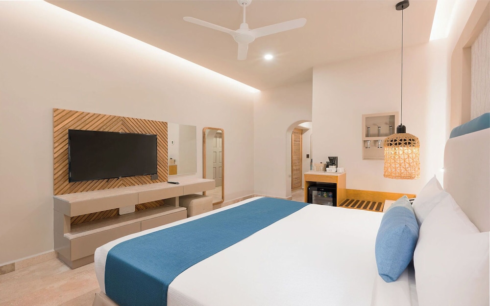 Deluxe Room - Photo 1