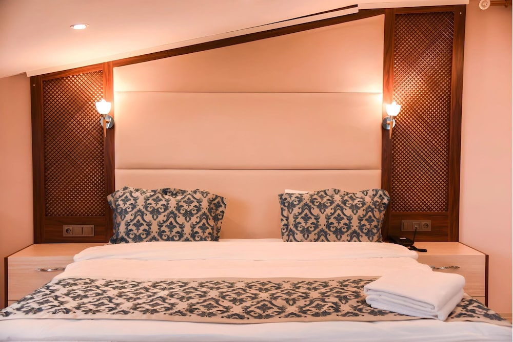 Economy Room