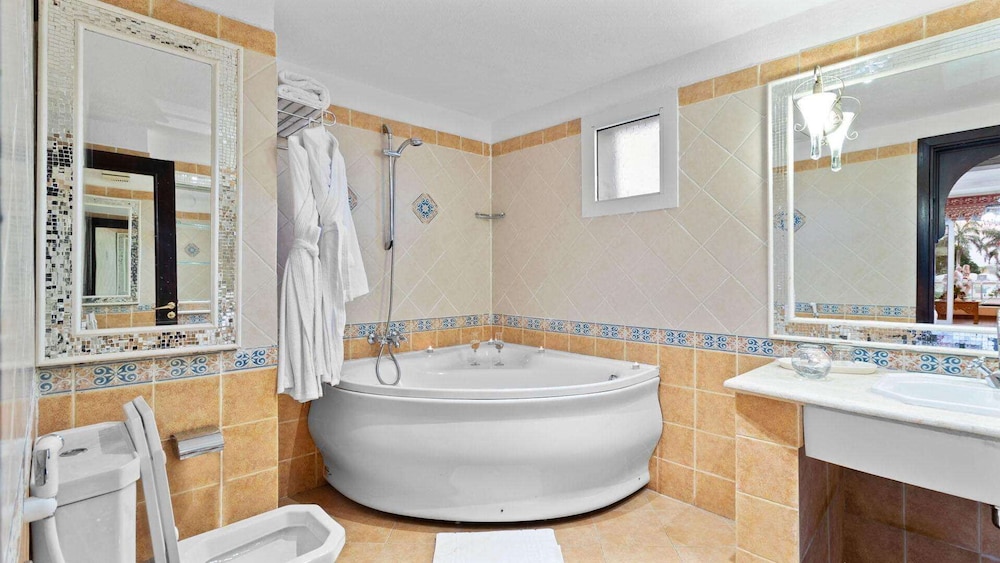 Harem Deluxe Queen or Twin Room - Pool View & Garden View - Photo 3