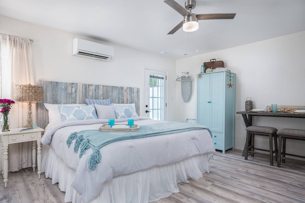 Condo (Pelican Gardens Studio 3 on Lido Key)