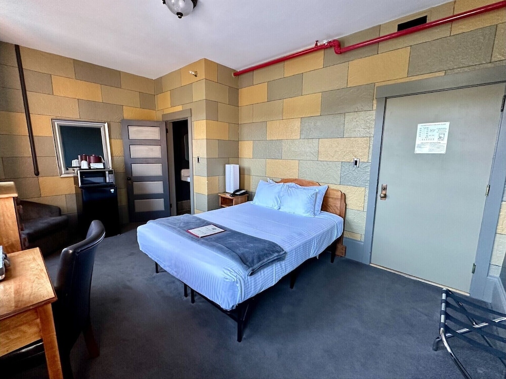 Deluxe Double Room, Accessible, Ensuite (Old Solarium Queen) photo 1