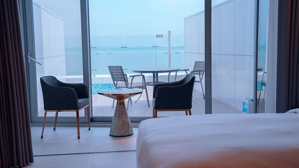 Premium Ocean Twin