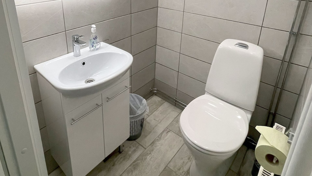 Economy Room, 1 Twin Bed, Non Smoking, Shared Bathroom photo 3