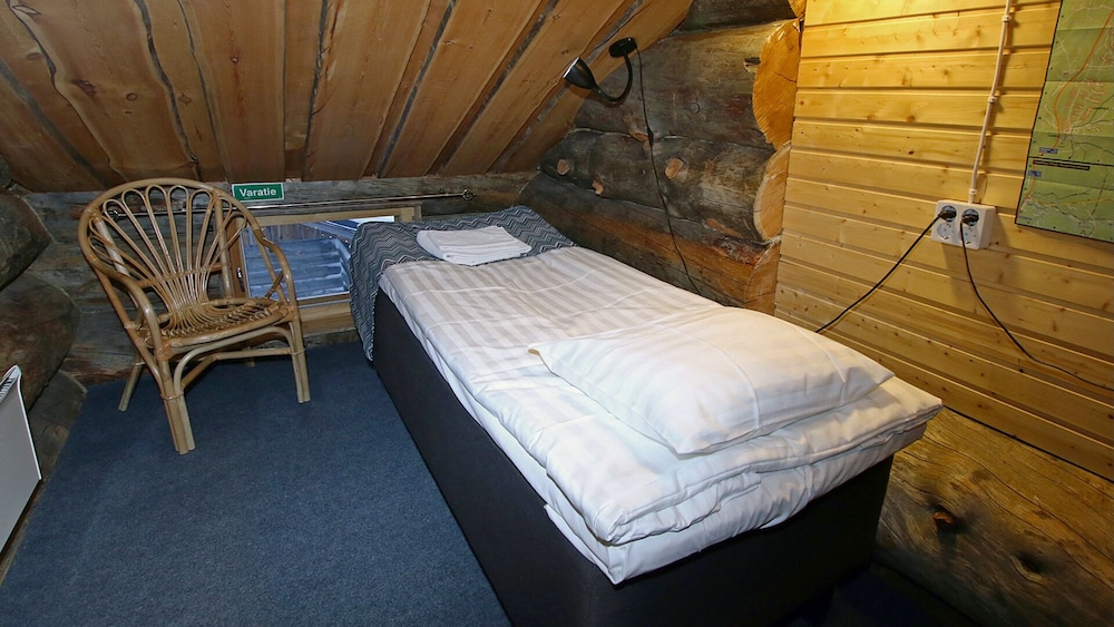 Basic Double or Twin Room, Shared Bathroom photo 3