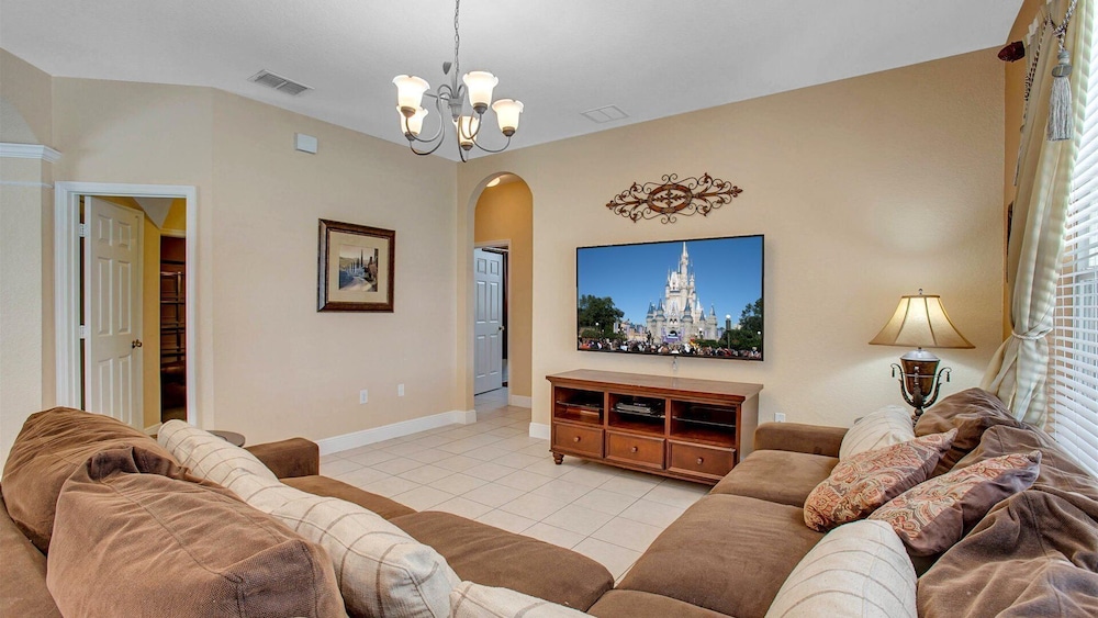 House, Multiple Beds, Pool Access (DB2605)