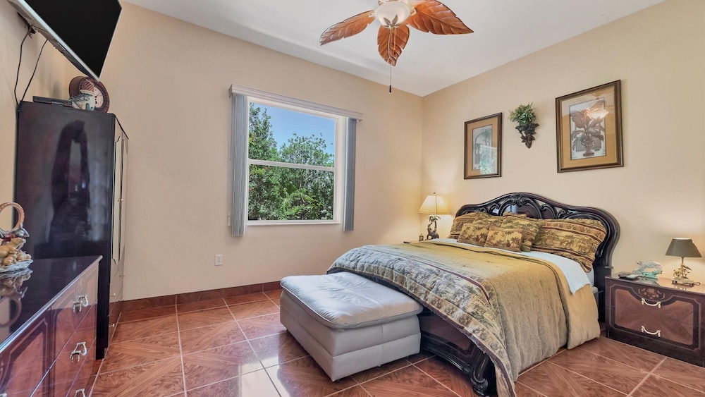 House, Multiple Beds, Pool Access (AA15432) photo 2